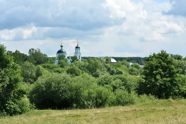 Rurale landschap met kerk Rechtenvrije Stockfoto's