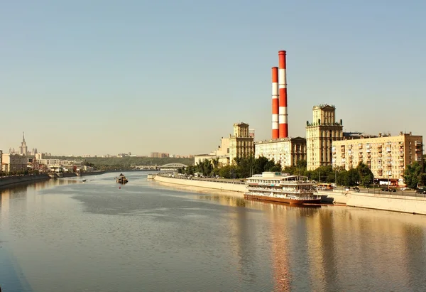 Berezhkovskaya Damm in Moskau — Stockfoto