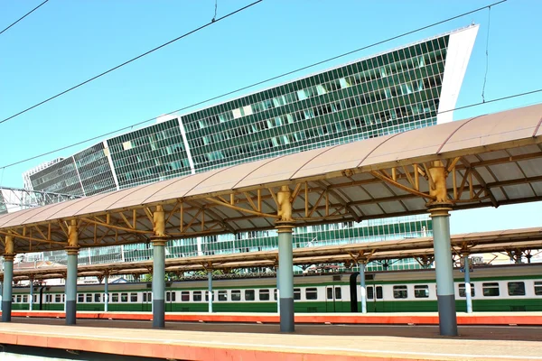 Comboio na plataforma — Fotografia de Stock