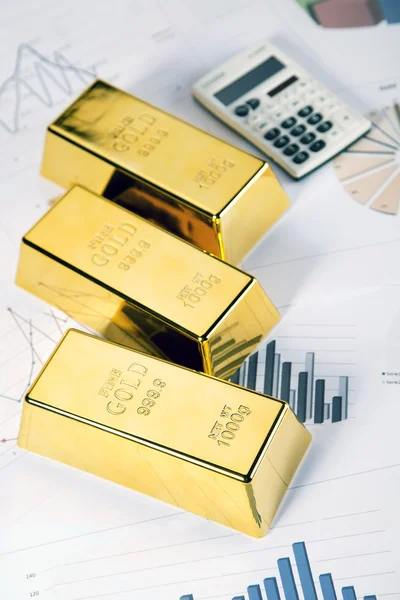 Arany rúd grafikonokon és statisztikákon — Stock Fotó