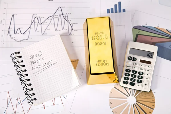 Gouden staven op grafieken en statistieken — Stockfoto