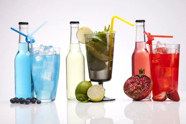 이국적인 알코올 음료 과일 세트 — 스톡 사진