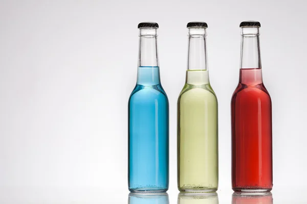 Eksotiske alkoholdrikker med frukt – stockfoto