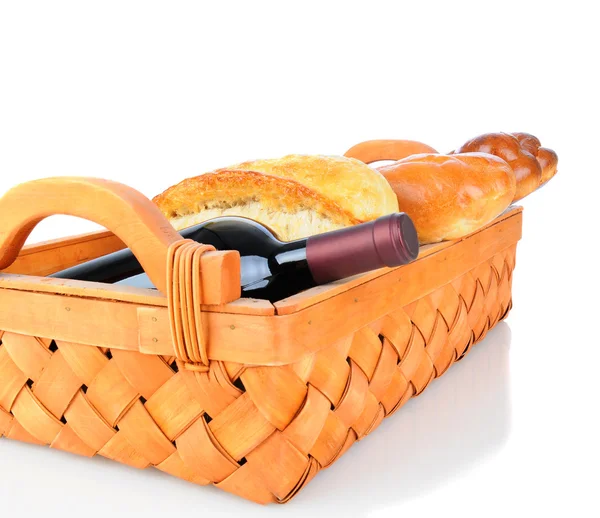Košík s chlebem a vínem — Stock fotografie