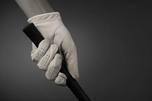 Close-up van een hand golfers gehandschoende op club — Stockfoto
