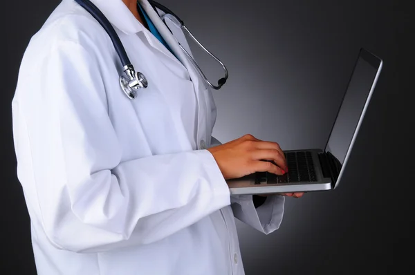 Pielęgniarki z laptopa — Zdjęcie stockowe