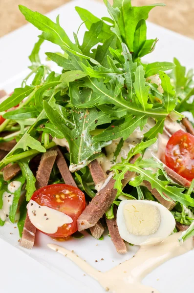 Sığır dili lezzetli salata — Stok fotoğraf
