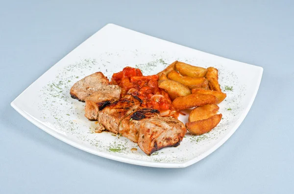 Carne de porco grelhada kebab — Fotografia de Stock
