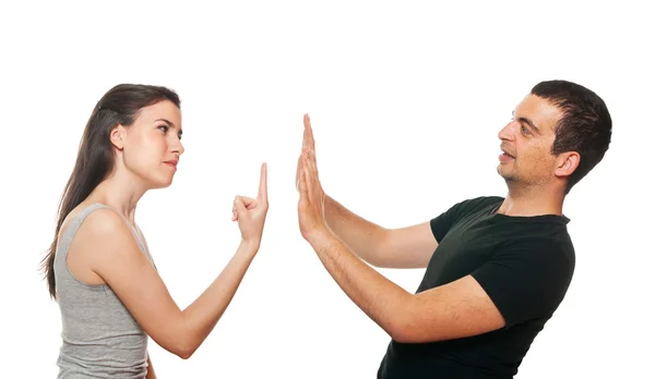 Casal jovem infeliz tendo uma discussão — Fotografia de Stock