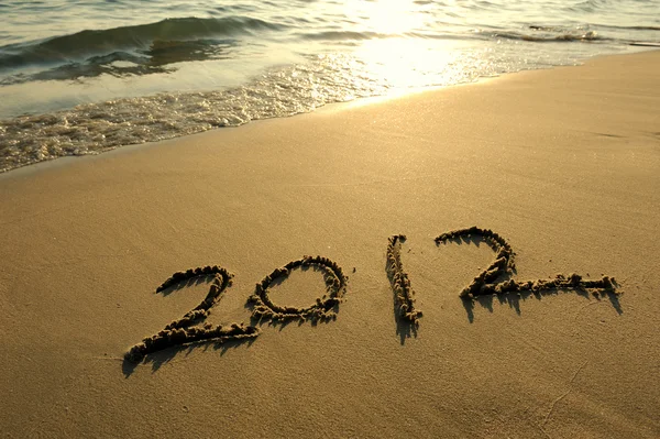 2012 mensagem de ano novo na praia de areia — Fotografia de Stock