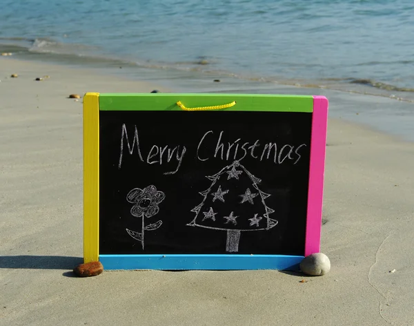 Felice anno nuovo messaggio sulla spiaggia di sabbia — Foto Stock