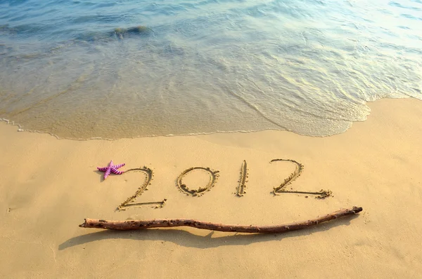 2012 messaggio di Capodanno sulla spiaggia di sabbia — Foto Stock