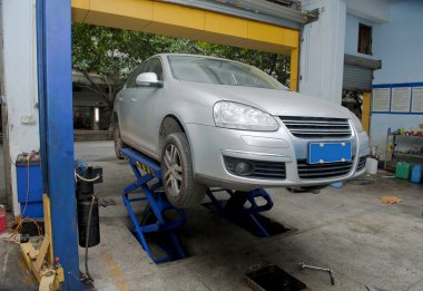 The car on the station - by car lifts clipart