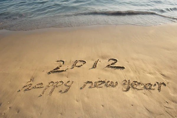 2012 mensagem de ano novo na praia de areia — Fotografia de Stock