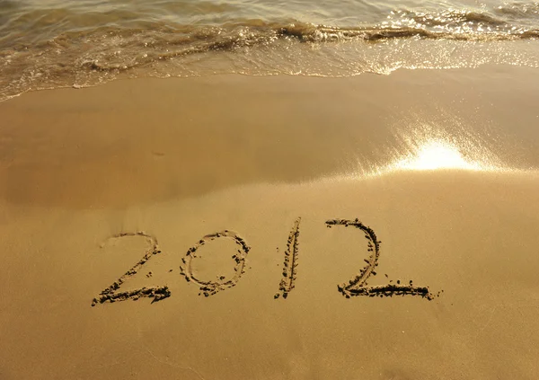 2012 nytt år meddelande på sandstranden — Stockfoto