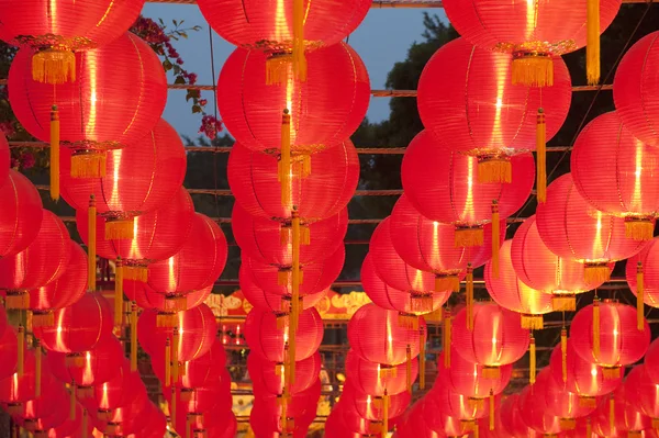 Decoraciones festivas de linterna roja china —  Fotos de Stock
