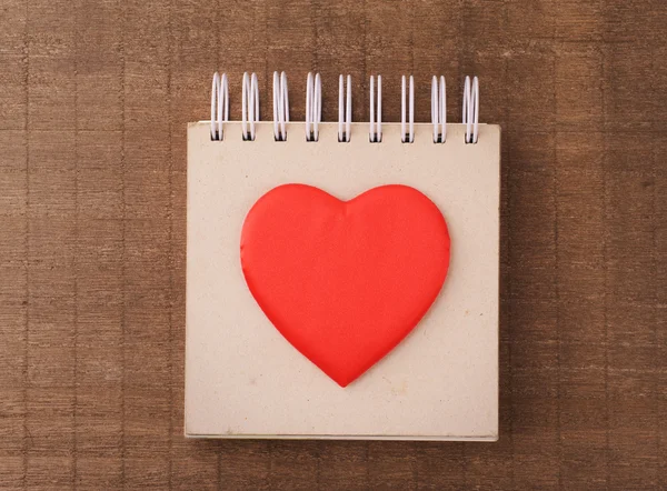 Hjärtat målade i anteckningsboken — Stockfoto
