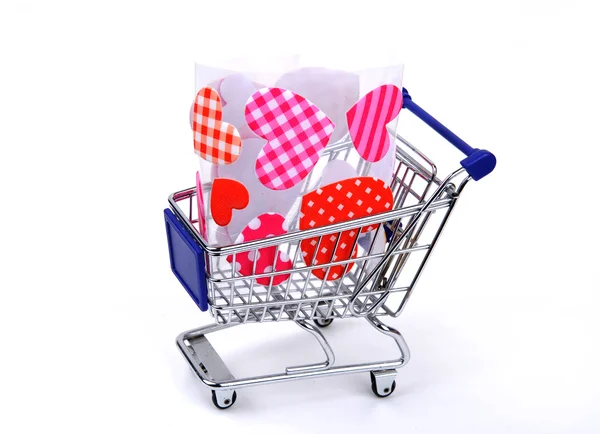 Corazón rojo con carritos de compras —  Fotos de Stock