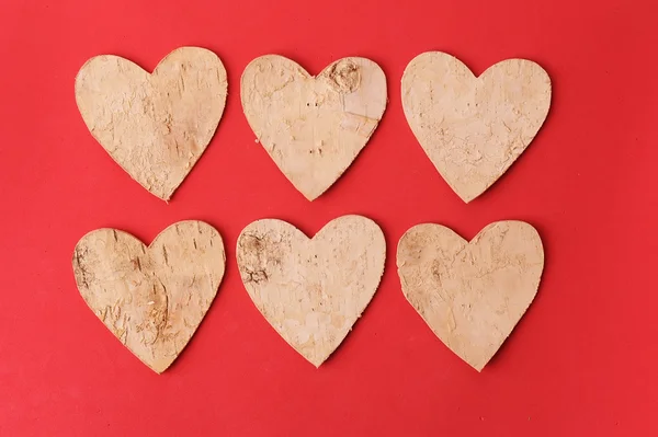 Αγάπη για πάντα. καρδιά σχήμα και τα κάνουν από φλοιό δέντρων — Φωτογραφία Αρχείου
