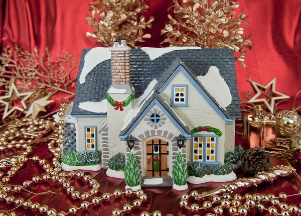 Huis van Kerstkaart met decoraties — Stockfoto