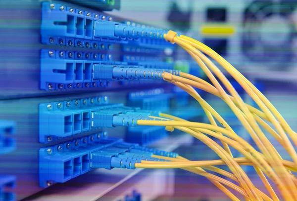 Kommunikations- und Internet-Netzwerk-Serverraum — Stockfoto