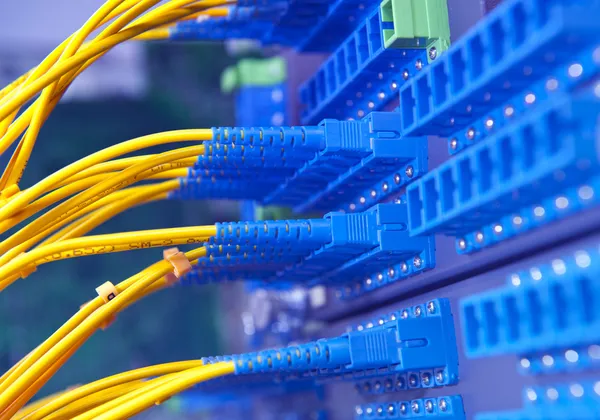 Kommunikations- und Internet-Netzwerk-Serverraum — Stockfoto