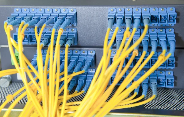 通信とインターネットのネットワーク サーバー ルーム — ストック写真