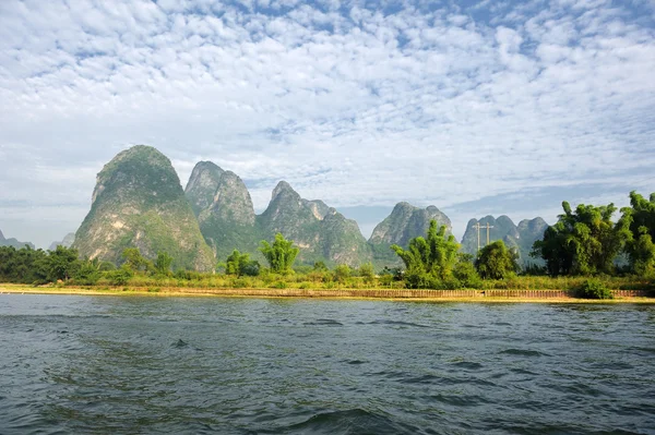 陽朔桂林、中国の美しいカルスト山の風景 — ストック写真