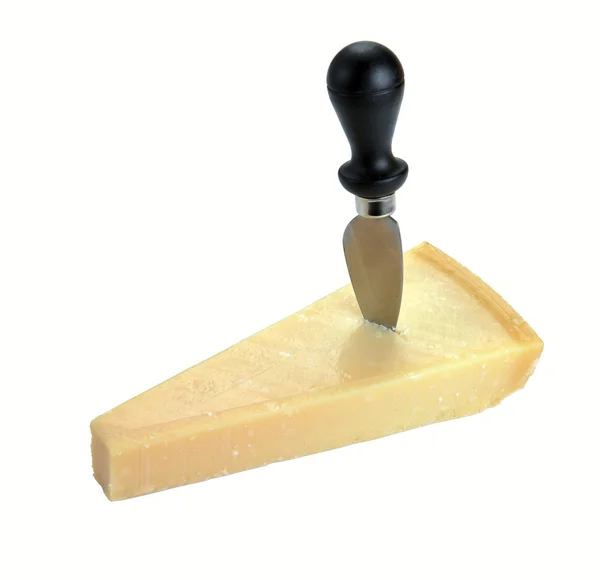 Sýr parmezán s nožem — Stock fotografie