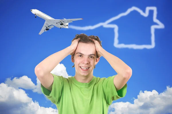 The boy is pleased to the house — Stock Photo, Image