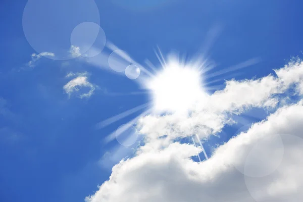 De zon in de wolken — Stockfoto