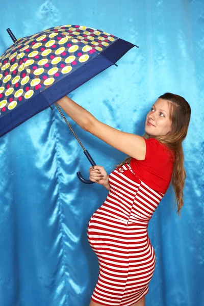 Těhotná žena a deštník — Stock fotografie