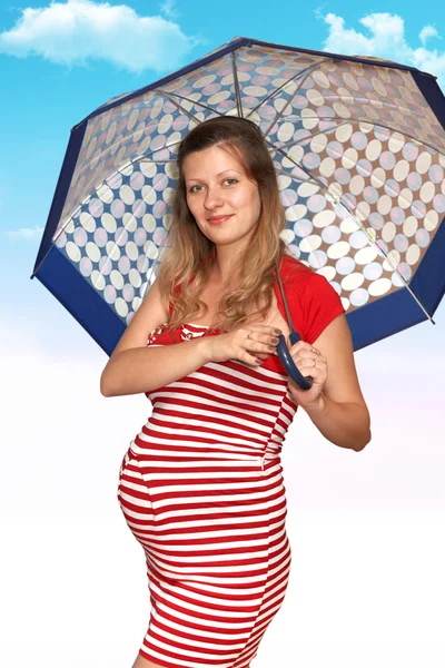 A pregnant woman with an umbrella — Stock Photo, Image