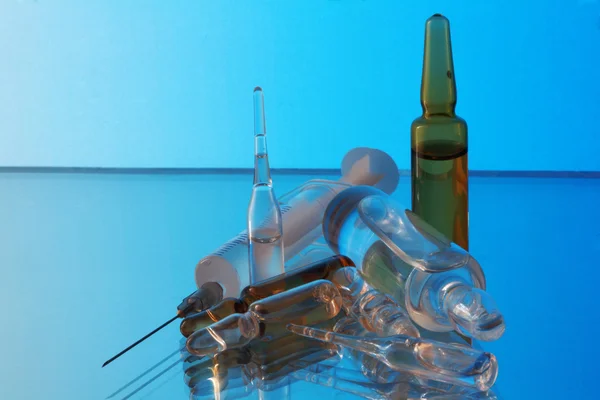 Ampoules and syringe — Stock Photo, Image
