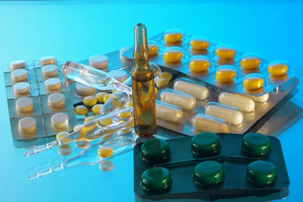 Ampoules and tablets — Stock Photo, Image