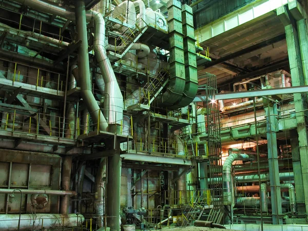 Maquinaria de turbina de vapor, tuberías, tubos, en la planta de energía —  Fotos de Stock