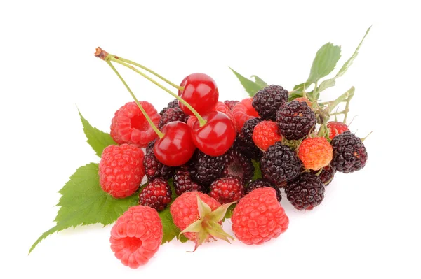 Framboesa fresca doce fruta com cereja — Fotografia de Stock