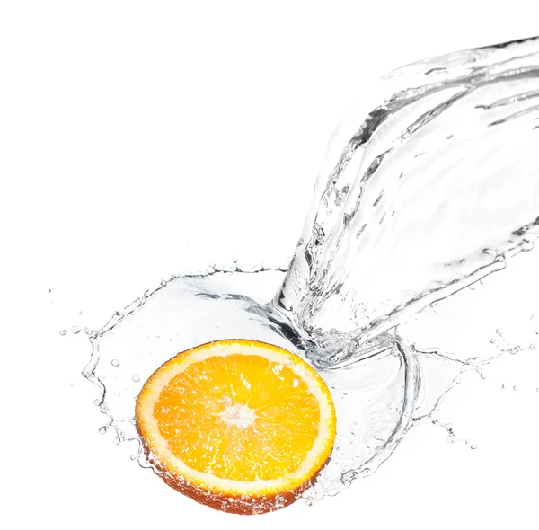 Oranžová s stříkající vodě — 图库照片