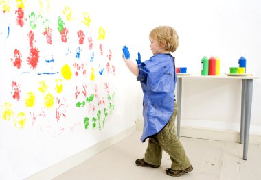 Boy ready to fingerpaint clipart