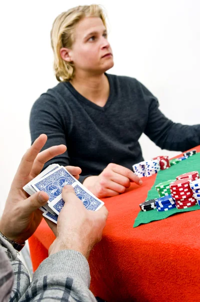Poker kartların dağıtılması — Stok fotoğraf