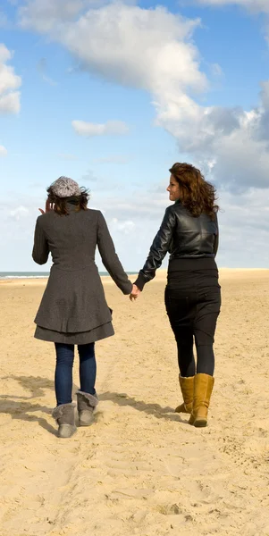 Girlfriends on beach — Stock Photo, Image