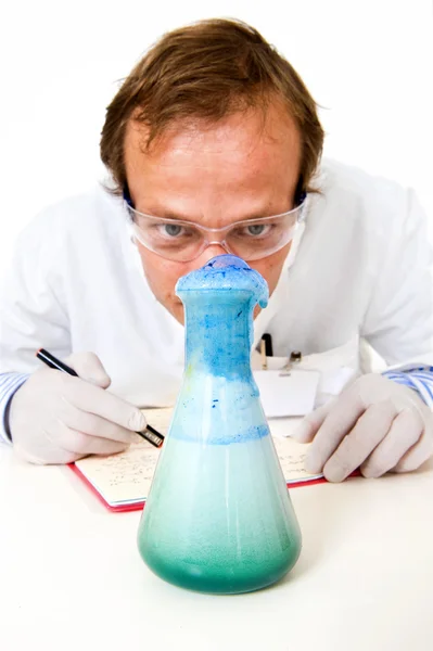 Analizar al químico — Foto de Stock