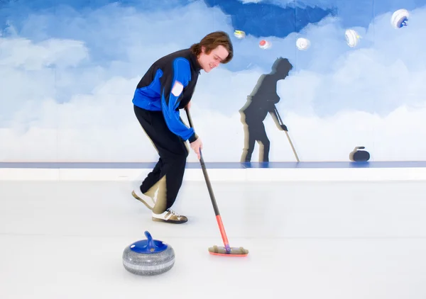 Curling, brooming — Stockfoto
