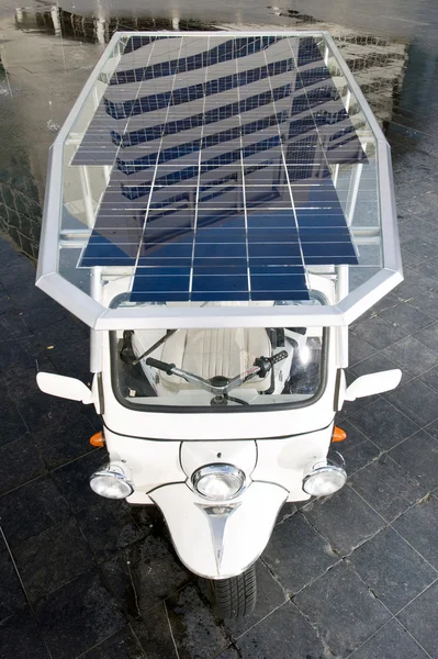 Tuc tuc con energía solar — Foto de Stock
