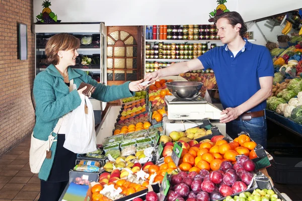 At the Greengrocer — Stock Photo, Image
