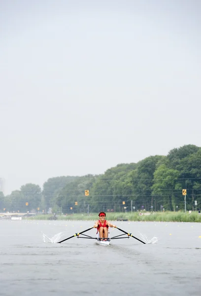 Men single rowing race — Stock Photo, Image