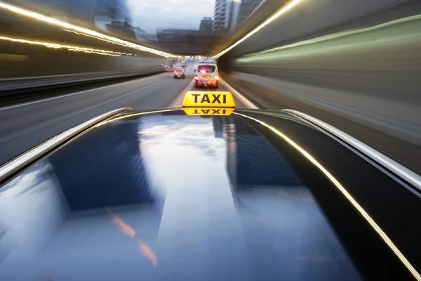 Speeding taxi — Stock Photo, Image