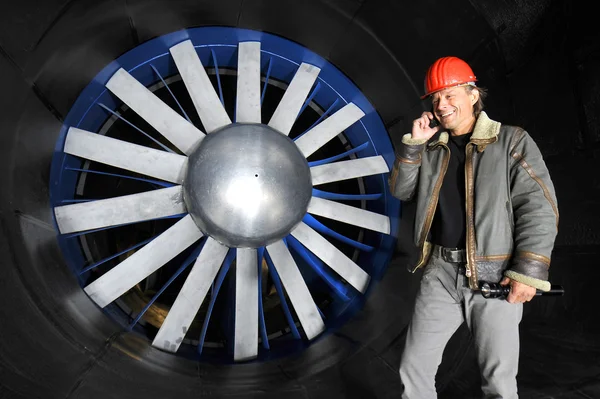 Μηχανικός σε μια αεροδυναμική σήραγγα — Φωτογραφία Αρχείου