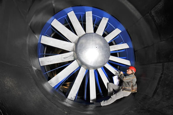 Inspectie van een windtunnel — Stockfoto