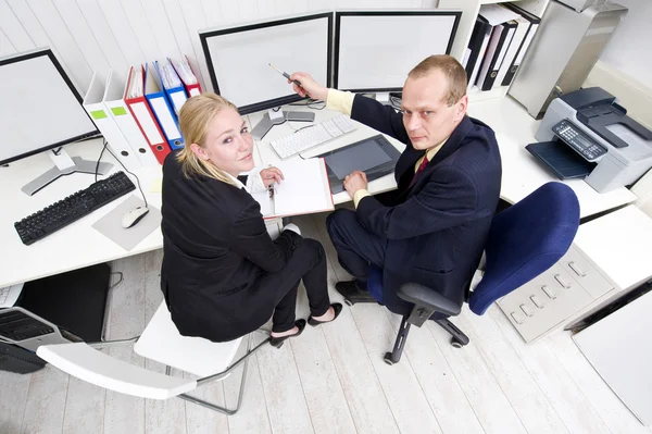 Cooperating colleagues — Stock Photo, Image